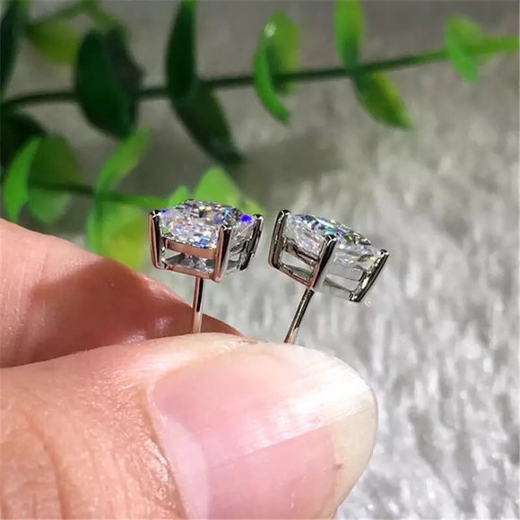 ❤18k White Gold Diamond Princess Stud Earrings ❤ - Picture 3 of 5